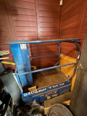 USED TM-12 LIFT MAST LIFT 18FT NEEDS BATTERIES For sale
