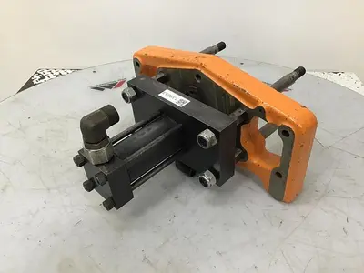 USED CINCINNATI MILACRON VT220-8 / EB