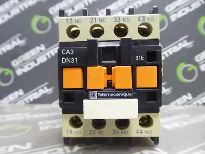Telemecanique Contactor CA3 DN31 24VDC Coil with LA1 DN31 Relay Used