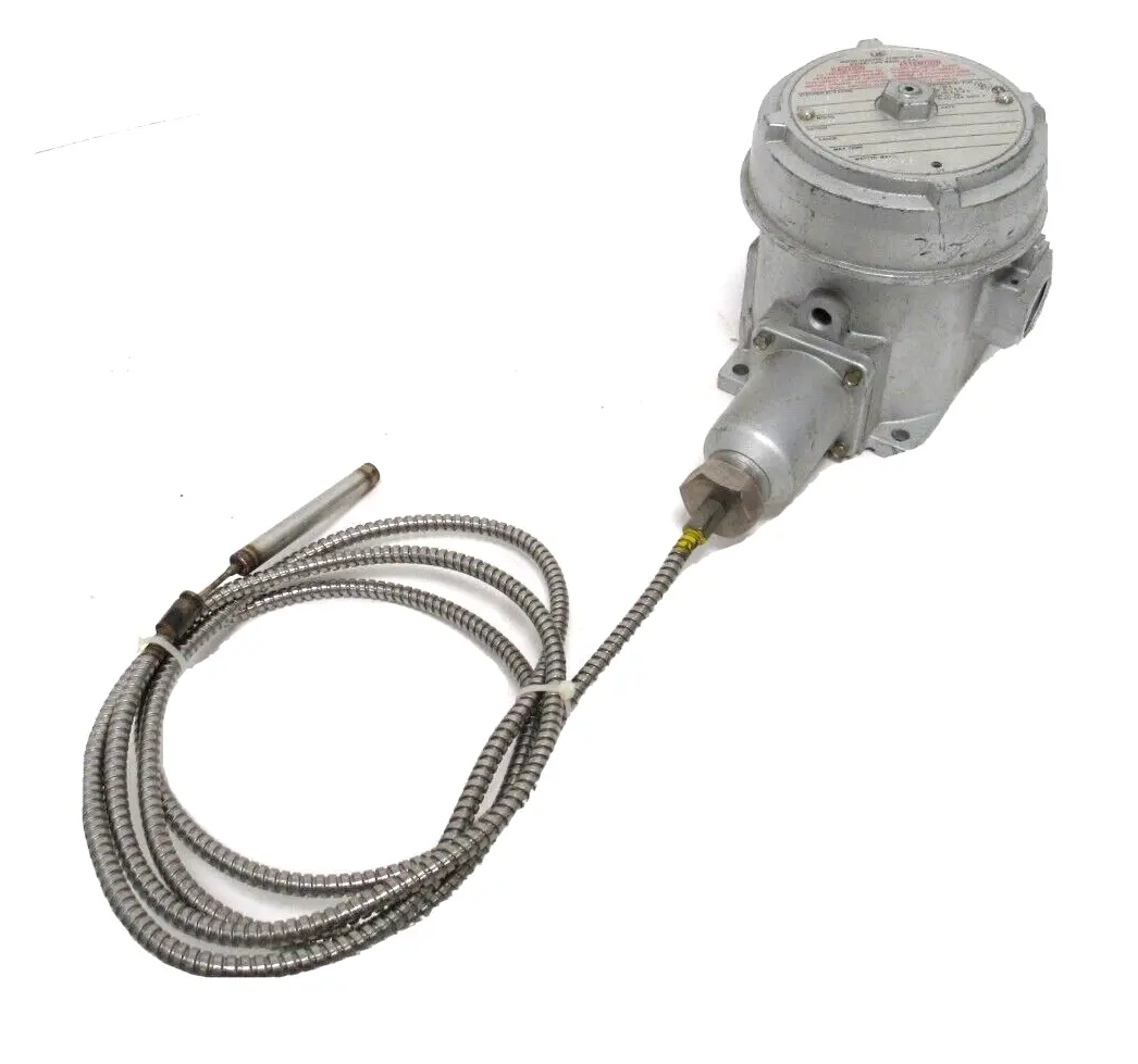 NEW UNITED ELECTRIC E122-8BS TEMPERATURE SWITCH 350-640F E1228BS