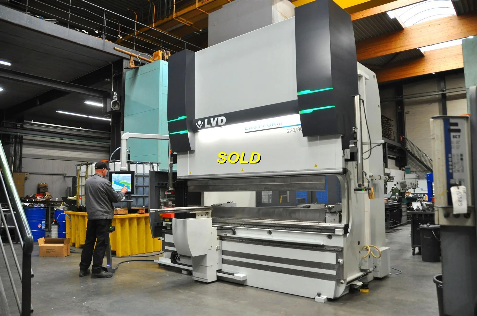 USED LVD PPEB TURBO EFL 220 TON X 3100 MM CNC