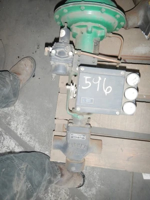 Fisher 1" 250 Rating, Iron Threaded 3 - Way Control Valve