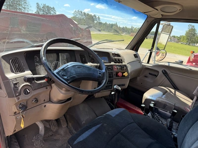 Used 2005 STERLING L9000 4X2 WITH A 12.8L L6 DIESEL ENGINE. Cab Chassis trucks Michigan US | Miedema Asset Management Group #1282413