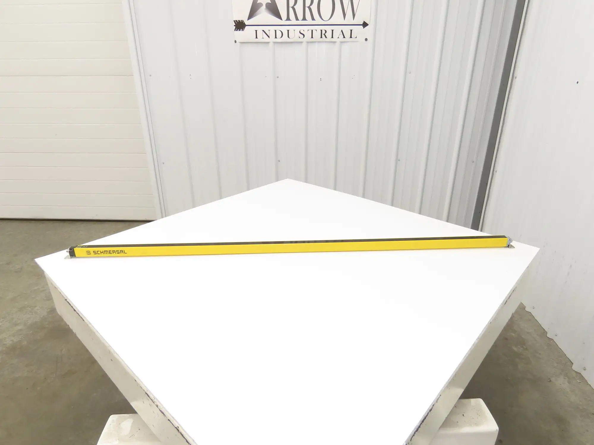 Schmersal SLC440 1450mm Safety Light Curtain Receiver Only 24VDC -Damaged Lens