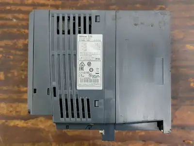 USED SCHNEIDER ELECTRIC ATV320U07S6C