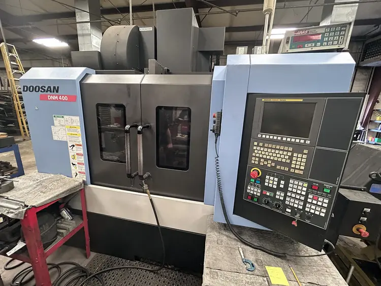Used 2013 DOOSAN DNM400 Vertical Machining Centers Illinois US | Machinery Marketing International #902370