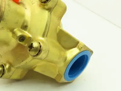 Honeywell 74232BN63NJ1 2-Way Skinner Solenoid Valve 1" NPT N.O. 190 psi