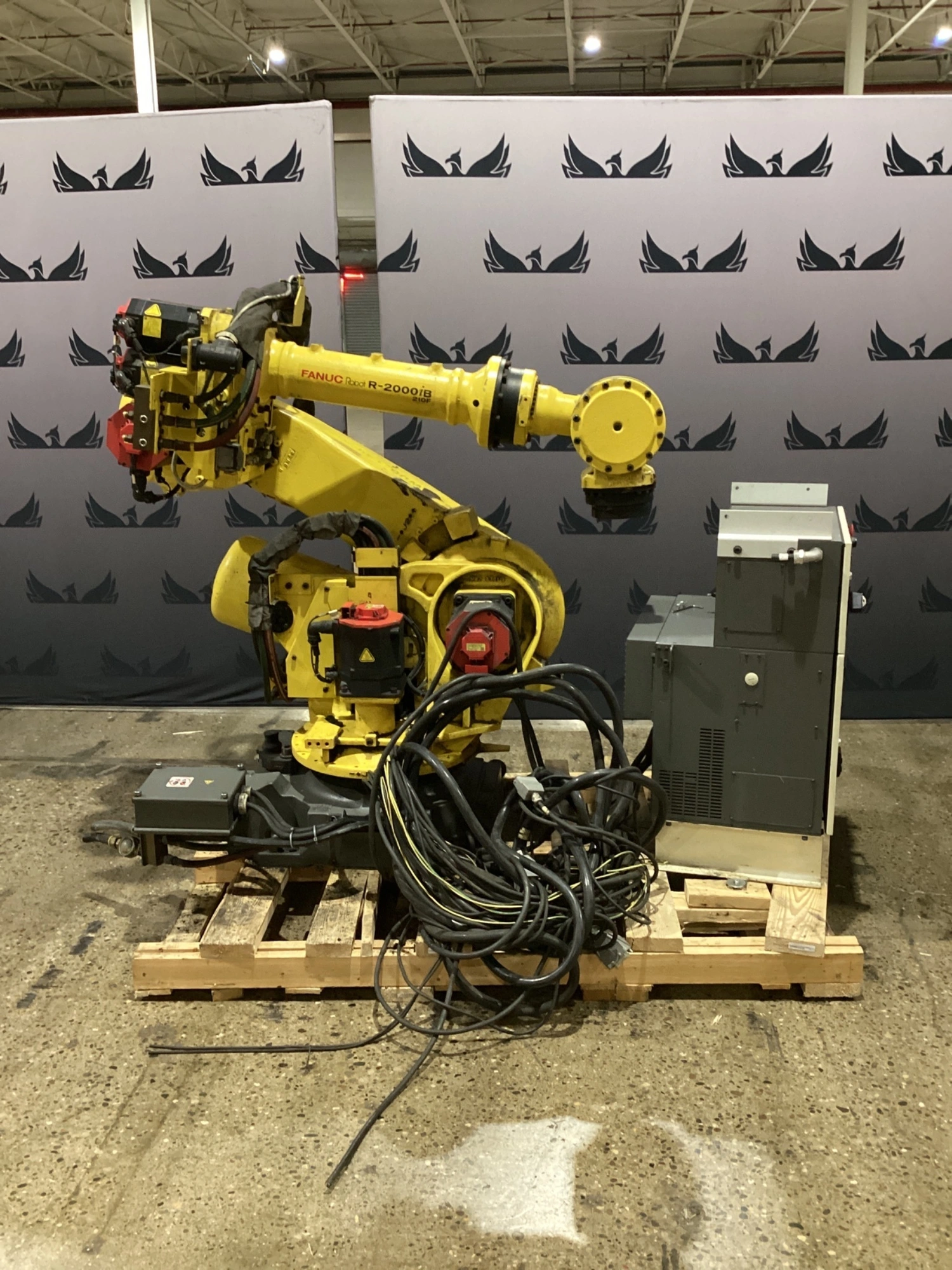 USED FANUC R-2000IB/210F + R30IB