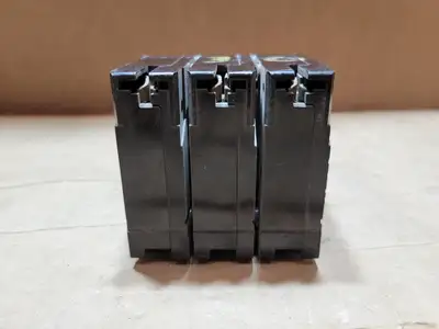 30 Amp 3 Pole 240 Volts Circuit Breaker