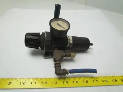 Watts D11-02DJC Fluid Air Pneumatic Regulator/Filter 300PSI Max. w/Gauge