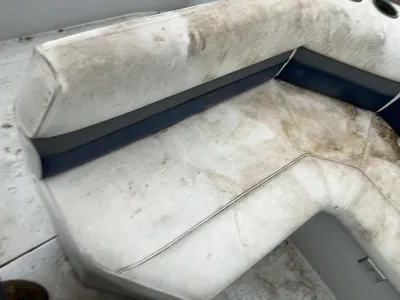 USED 1987 RINKER FIESTA VEE 250