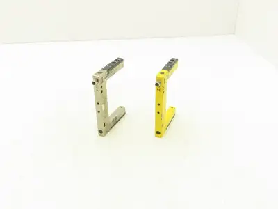 Banner SLM80P6Q Fork Slot Proximity Sensor Fixed-Distance 80mm Width  Lot of 2