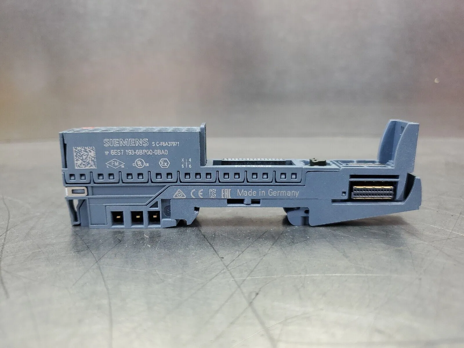 SIEMENS 1P 6ES7 193-6BP00-0BA0 BASEUNIT Module. 3D-21