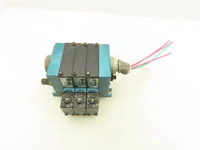 MAC 811C-PM-111DA-142 Pneumatic 3-Station Manifold 5/2 Solenoid Valves 120V