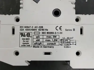 USED ALLEN-BRADLEY 1492-FB1M30