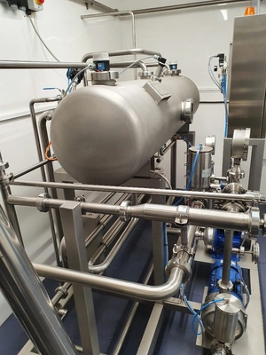 2000 LPH. Cimec carbonation techniques pre mix carbonator.