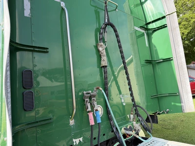 Used 2006 FREIGHTLINER COLUMBIA TANDEM AXLE SEMI TRUCK Conventional trucks Michigan US | Miedema Asset Management Group #1287701