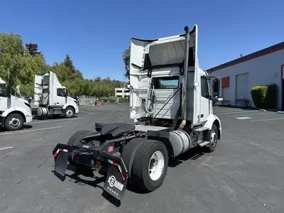 USED 2021 VOLVO VNR42T300