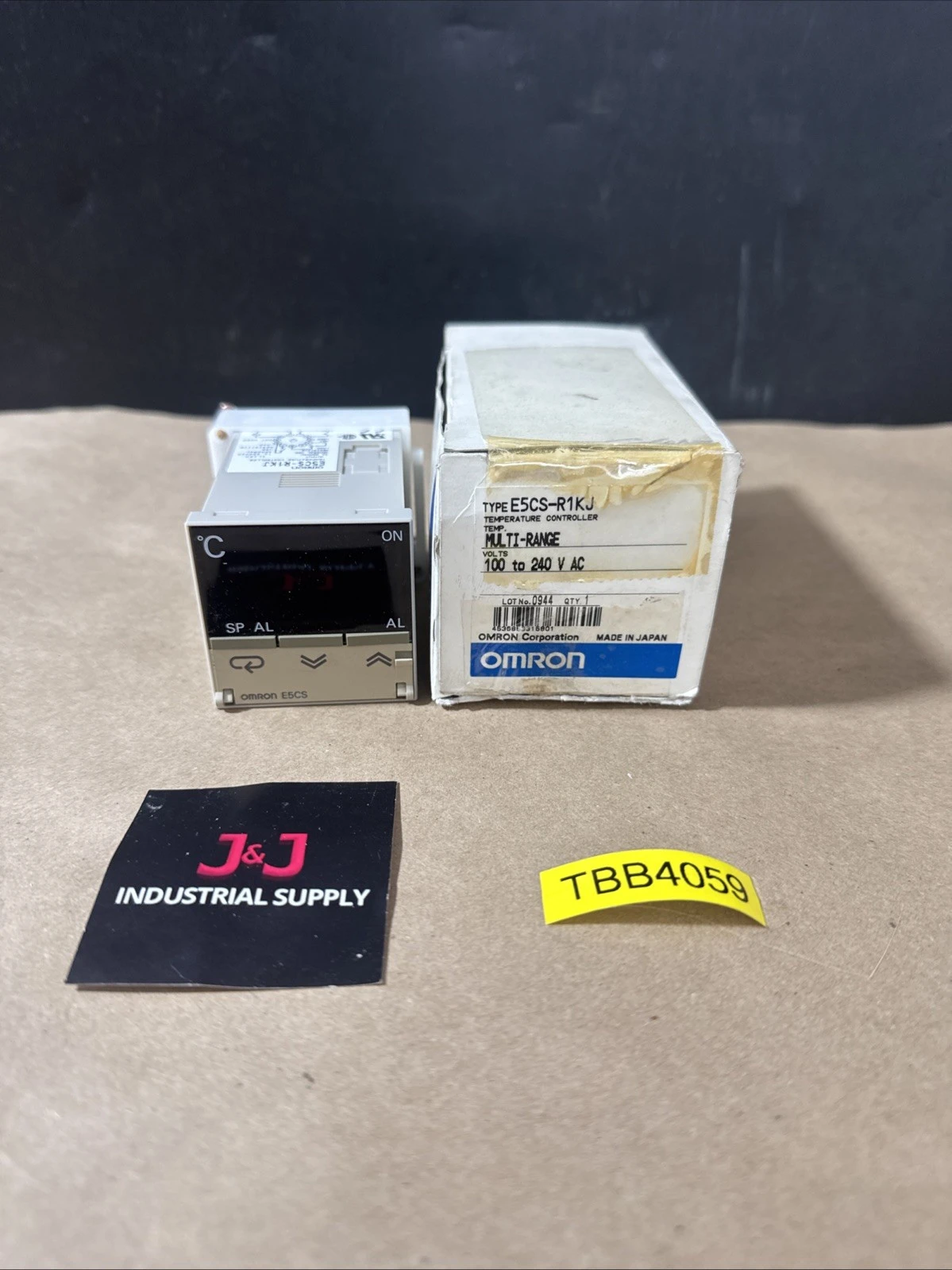 NEW Omron E5CS-R1KJ