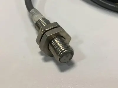 USED OMRON E2E-X1R5E1