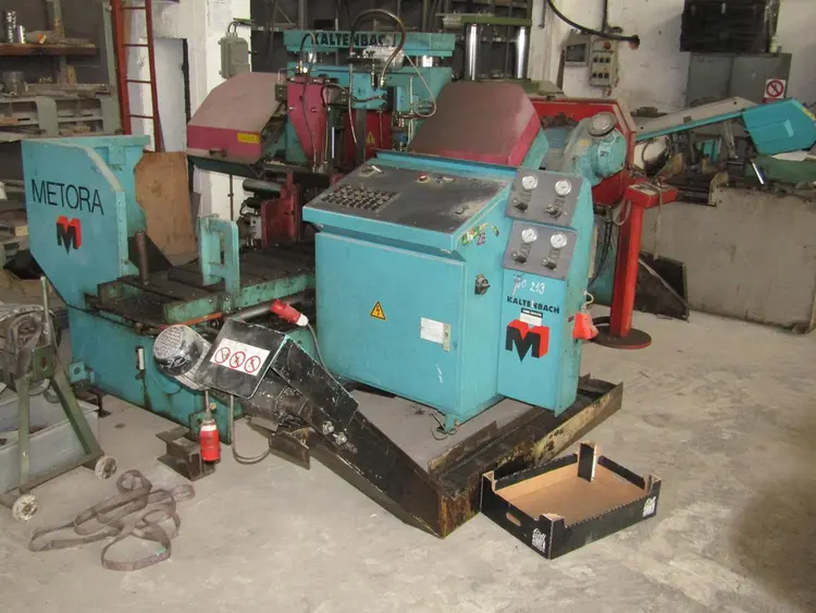 Used 1998 METORA TL 300 Horizontal Band Saws CZ | Amaron s.r.o. #1061715