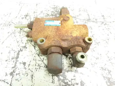 Char-Lynn 606-1326-002 Hydraulic Valve off of a Caterpillar M50DP Forklift