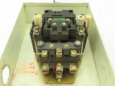 Allen Bradley 709-AOA Size 0 Motor Starter 5Hp 600V Coil 240VAC