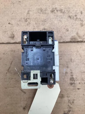 Telemecanique Electric LA4 DE 1E Safety Relay with Terminal Block