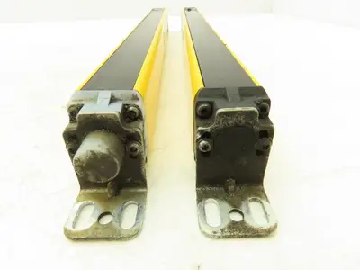 Schmersal SLC440-ER-0330-14-01 330mm Light Curtain Transmitter & Receiver Set