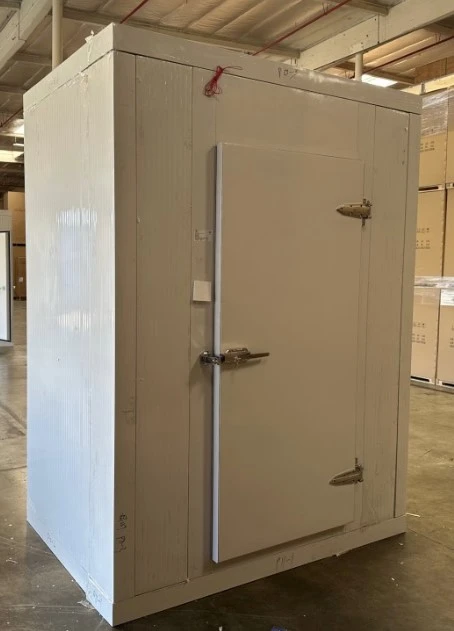 171-0075 4’ x 6’ Walk In Freezer Box with Floor