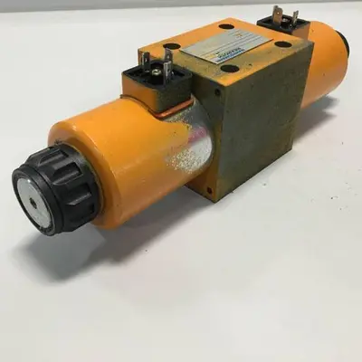 USED MANNESMANN REXROTH 4WE10E6732CG24N9Z4T08