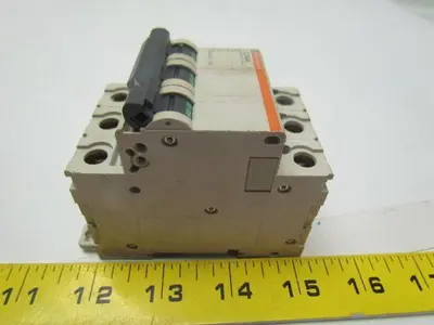 Merlin Gerin C40A 24472 277/480V Multi 9 circuit breaker 3-pole