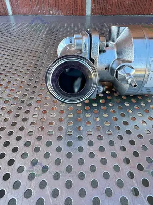 USED GEMU 9650 STAINLESS STEEL PNEUMATIC DIAPHRAGM VALVE WITH/ 1" SANITARY FITTING