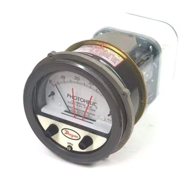 NEW DWYER 3000-0C PHOTOHELIC PRESSURE SWITCH 30000C