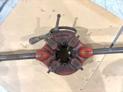 Used RIDGID Manual Adjustable Pipe Threading Tool Pipe Threaders Michigan US | Maverick Industrial Sales #1483085