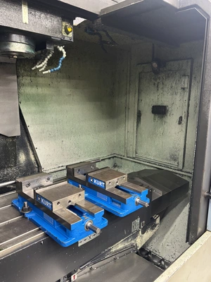 2013 DOOSAN DNM 400 Vertical Machining Centers | Tight Tolerance Machinery (2)