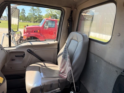 Used 2005 STERLING L9000 4X2 WITH A 12.8L L6 DIESEL ENGINE. Cab Chassis trucks Michigan US | Miedema Asset Management Group #1282413