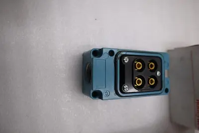 NEW OPEN BOX Honeywell 18PA1 Micro Switch Terminal Block STK H915A