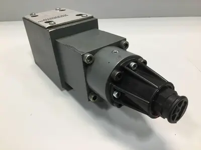 USED MANNESMANN REXROTH 4WRE10EA641224Z4M468