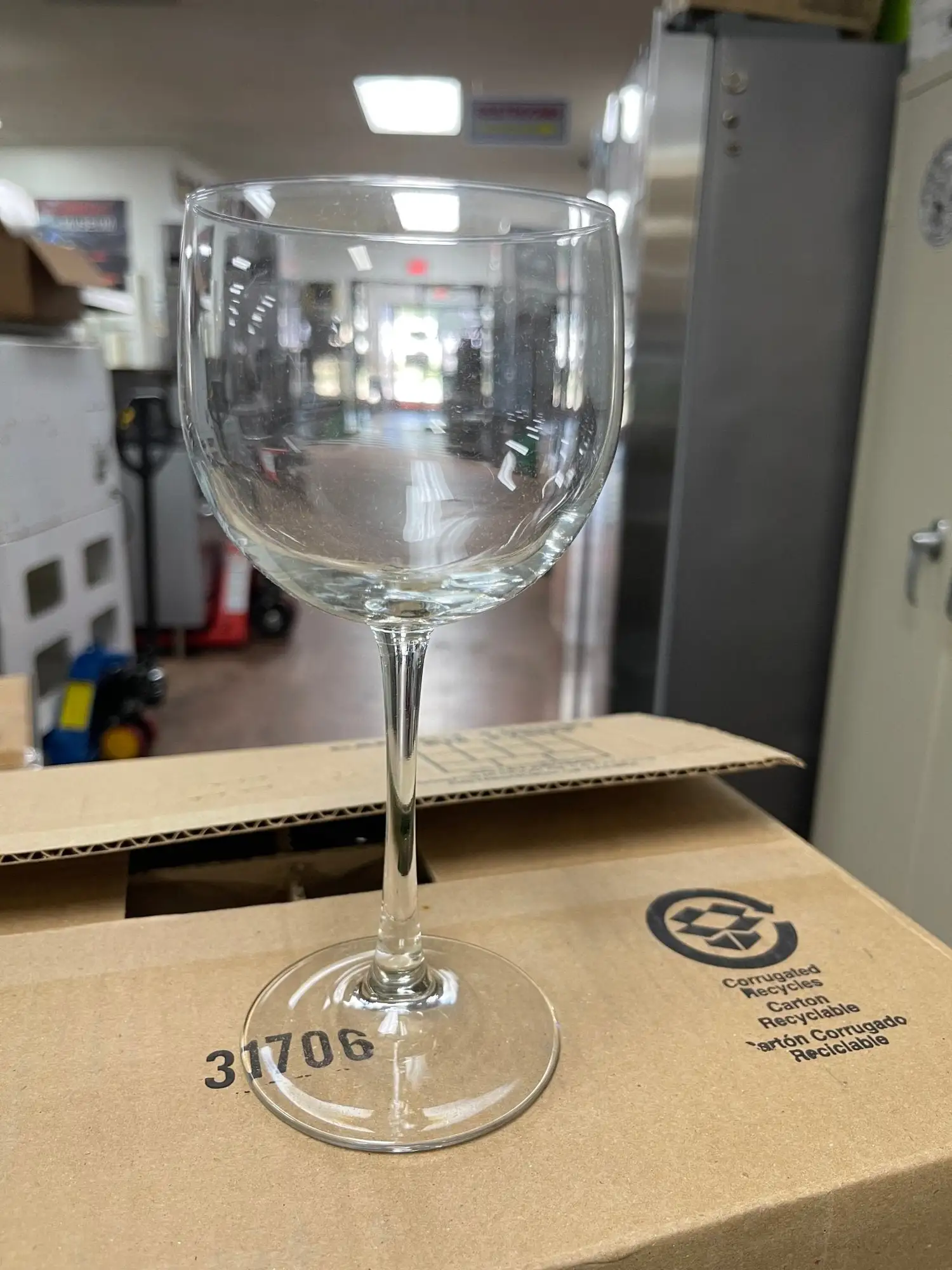 New | in-Stock Libbey New Libbey® 7503 Vina Case of 12 - 13.5oz Balloon Wine Drinking Glasses Smallwares Illinois US | Falcon Restaurant Supply #1375720