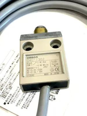 NEW OMRON D4C-1302 LIMIT SWITCH D4C1302