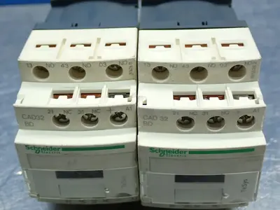 Used SCHNEIDER ELECTRIC CAD32BD Relays & Switches Ohio US | HGR 24 #869690