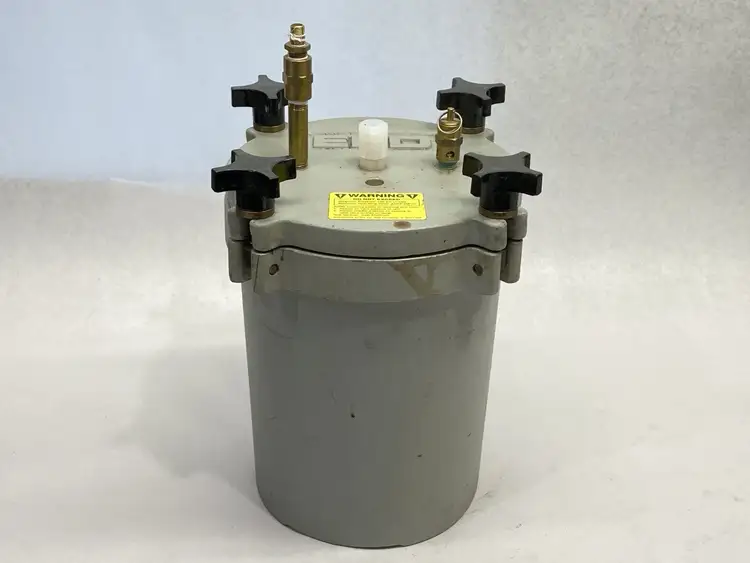 Used NORDSON EFD CAST ALUMINIUM PRESSURE TANK 100 PSI MAX Pressure Tanks Michigan US | Maverick Industrial Sales #1122736