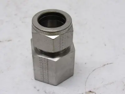 Parker 16FSC12N-316 A-LOK 3/4" Tube To 3/4" NPT Female Connector
