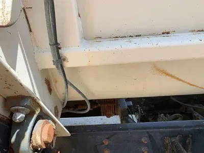 USED 2001 INTERNATIONAL 4900