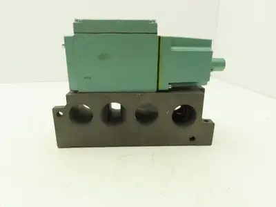 Numatics 34SAD415K013A Solenoid Valve w/ Manifold Block 120V 150 PSI 1/2" NPT