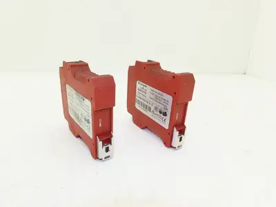 Allen Bradley MSR127TP 440R-N23132 Guardmaster Safety Relay Module 24V  Lot of 2