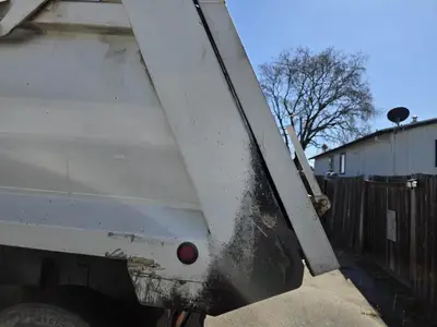 USED 2023 PETERBILT 567