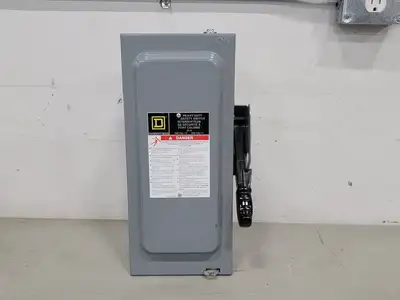 USED SQUARE D CH221N