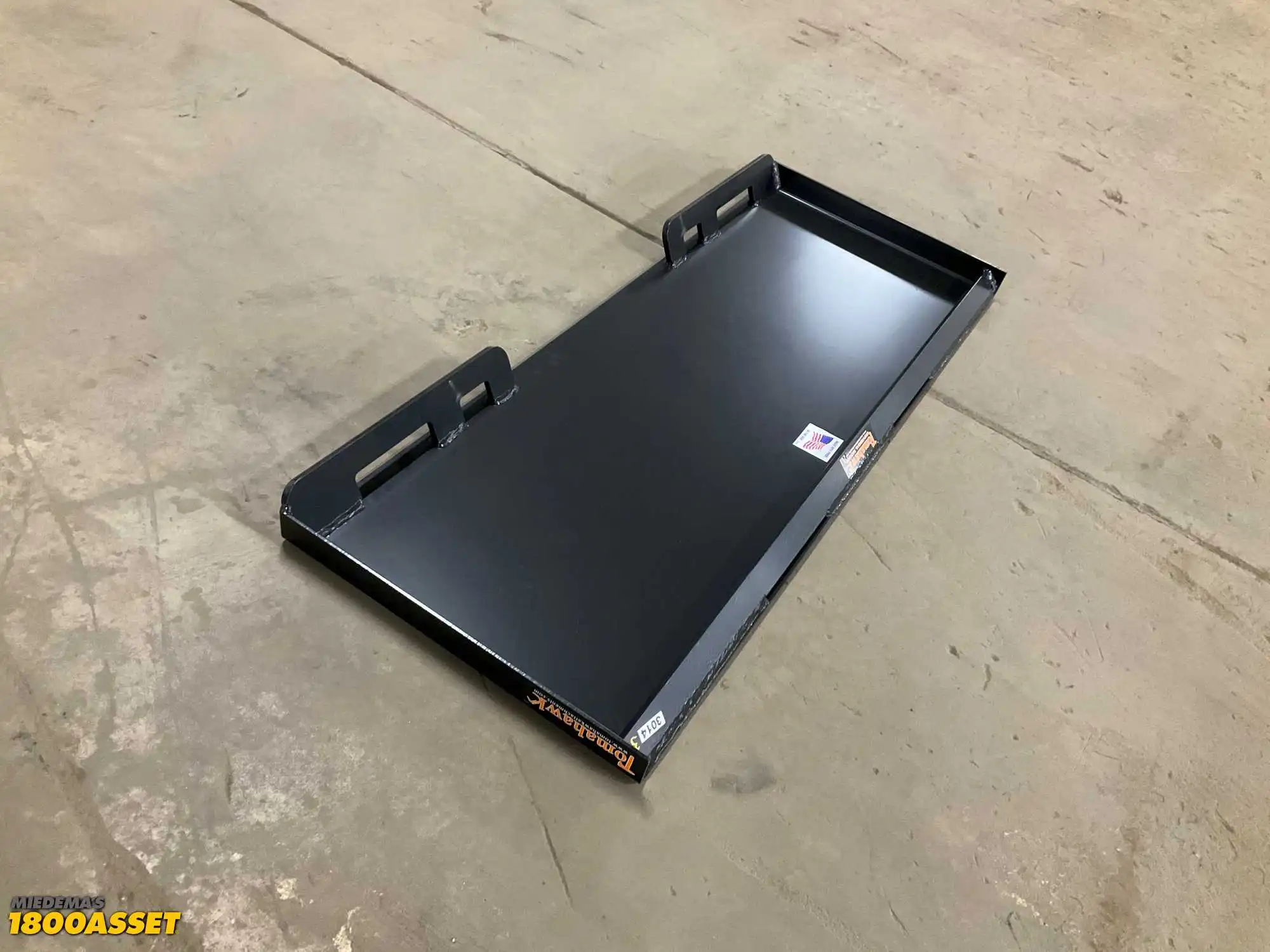 New Tomahawk skid steer quick attach plate